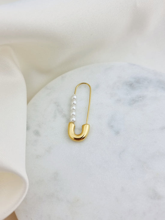 Pearly Safety Pin Earrings 