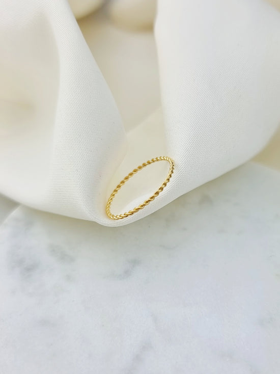 Dainty Twisted Ring