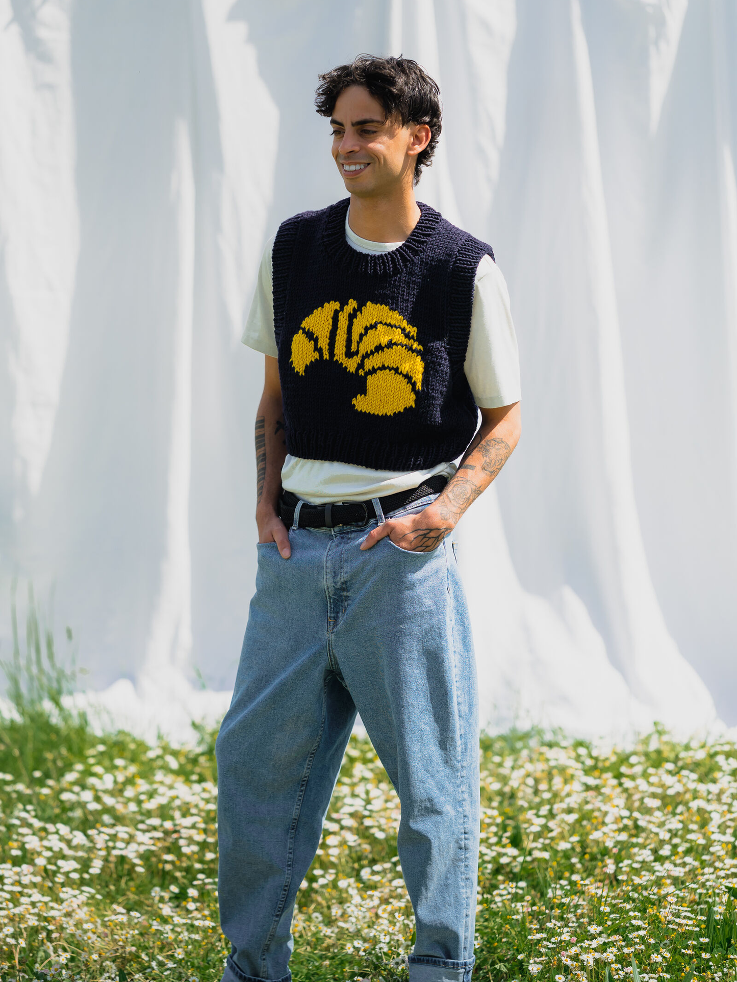 ROMANDO Croissant Sweater Navy Blue/Yellow - Strick