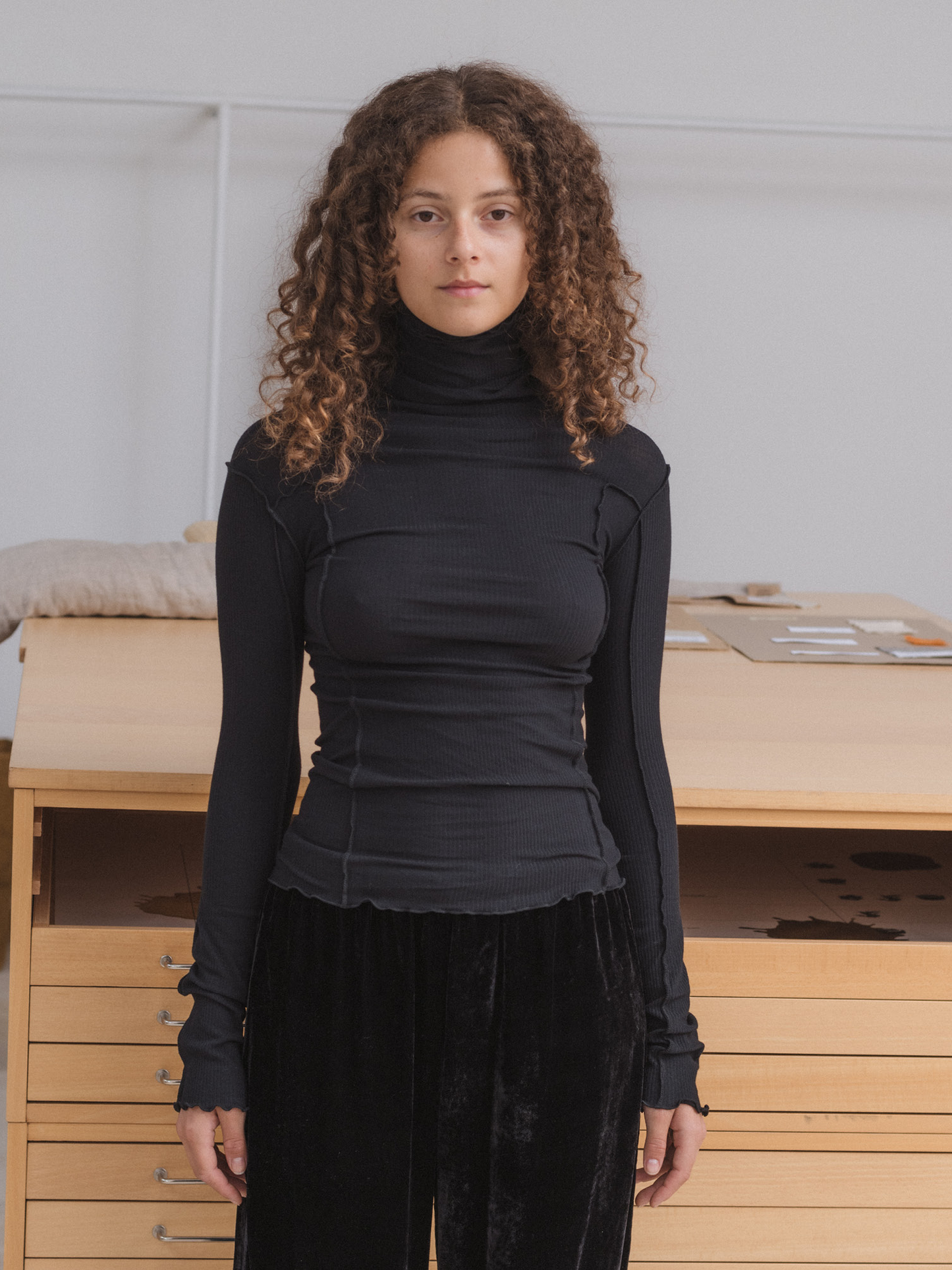 BASERANGE Omato Turtle Neck - Black