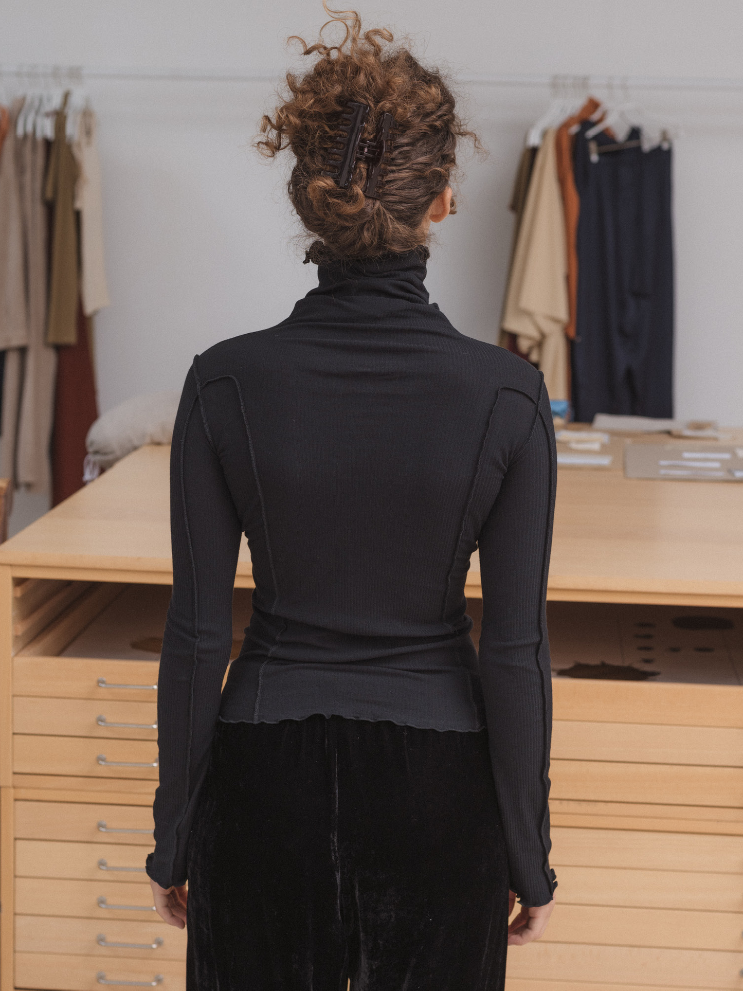 BASERANGE Omato Turtle Neck - Black