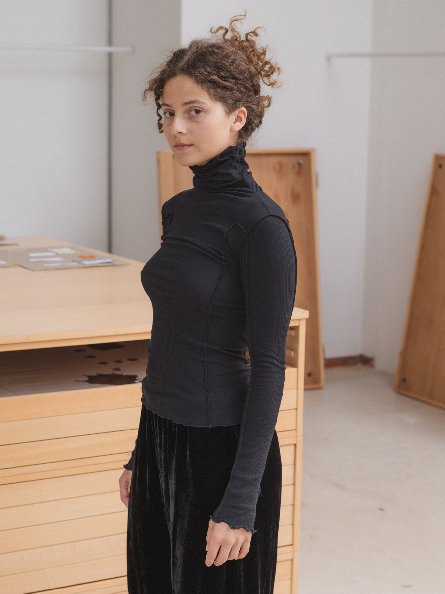 BASERANGE Omato Turtle Neck - Black