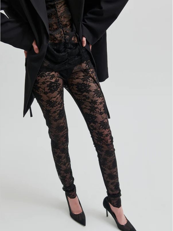 SECOND FEMALE Social Leggins