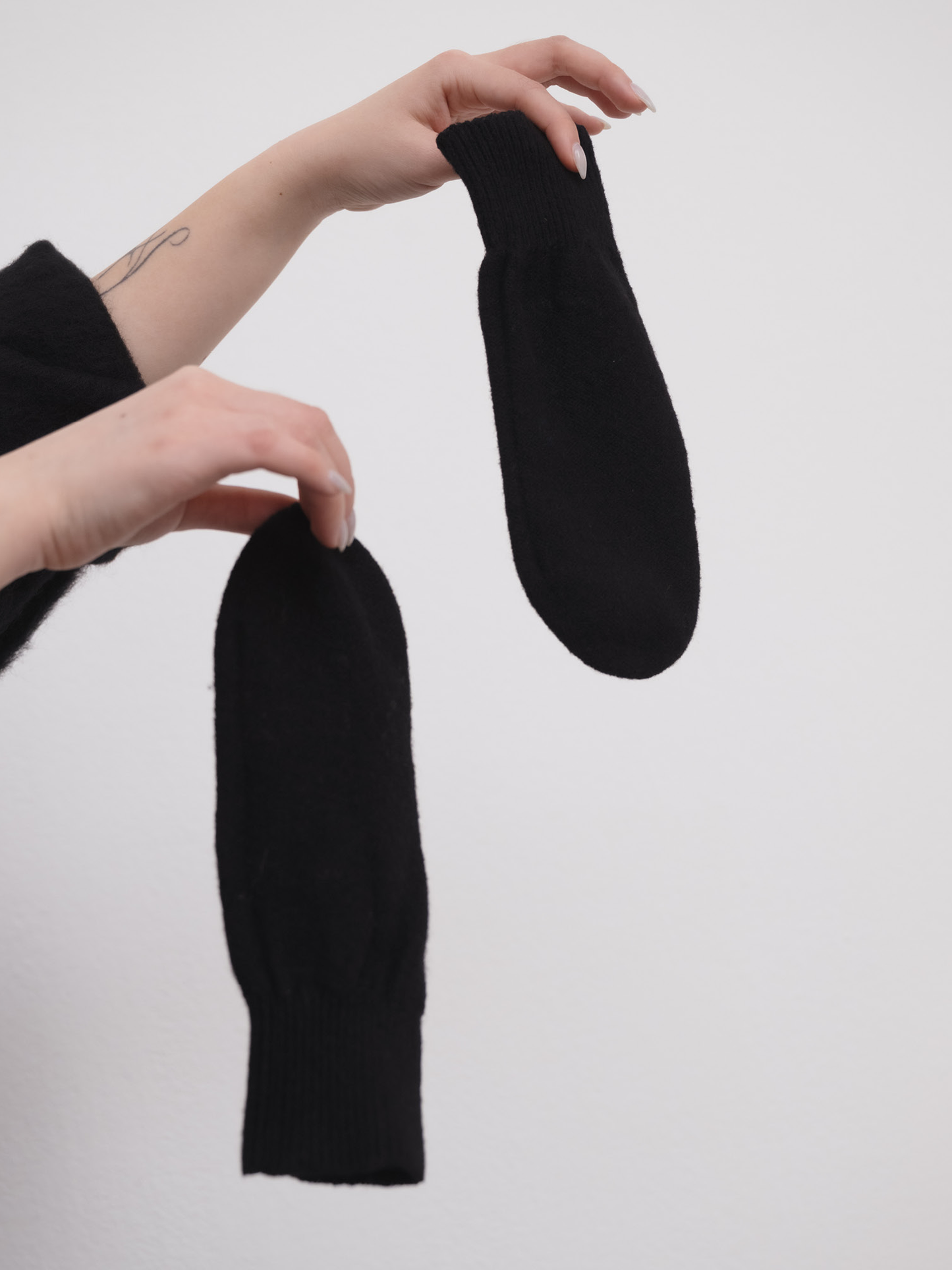 BASERANGE Enso Mittens - Black