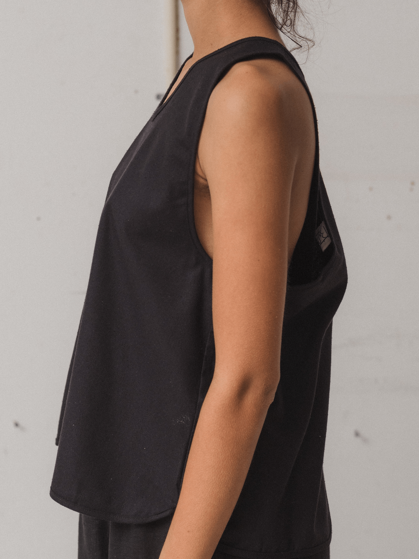 BASERANGE Apron Top - Black