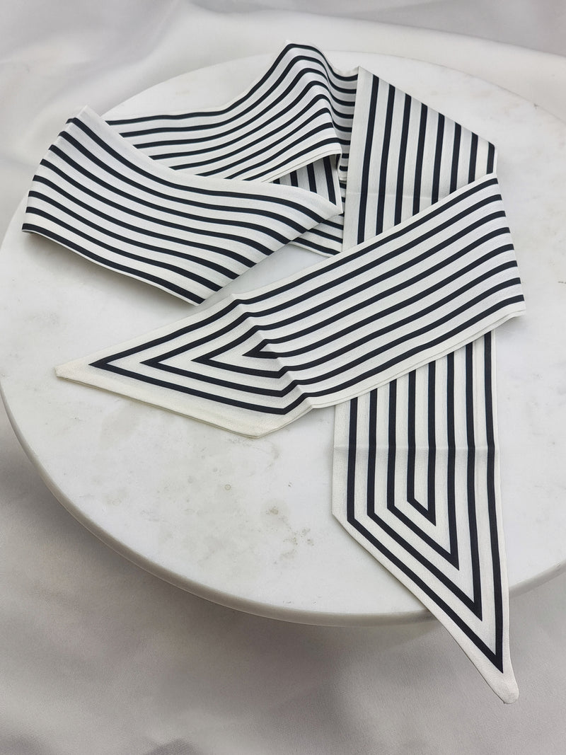 Thin Black & White Scarf - White Stripes - Schal