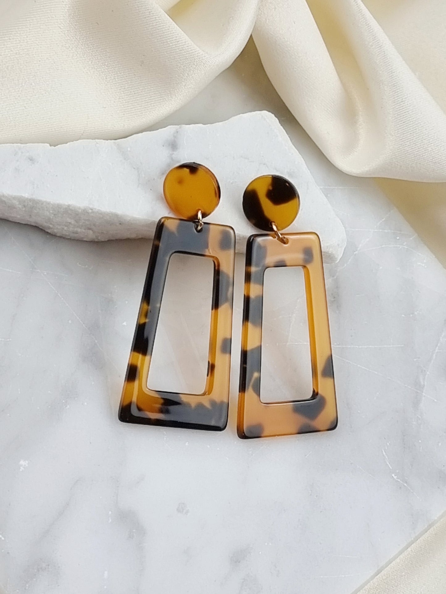 Load image into Gallery viewer, Statement Earrings Squared
