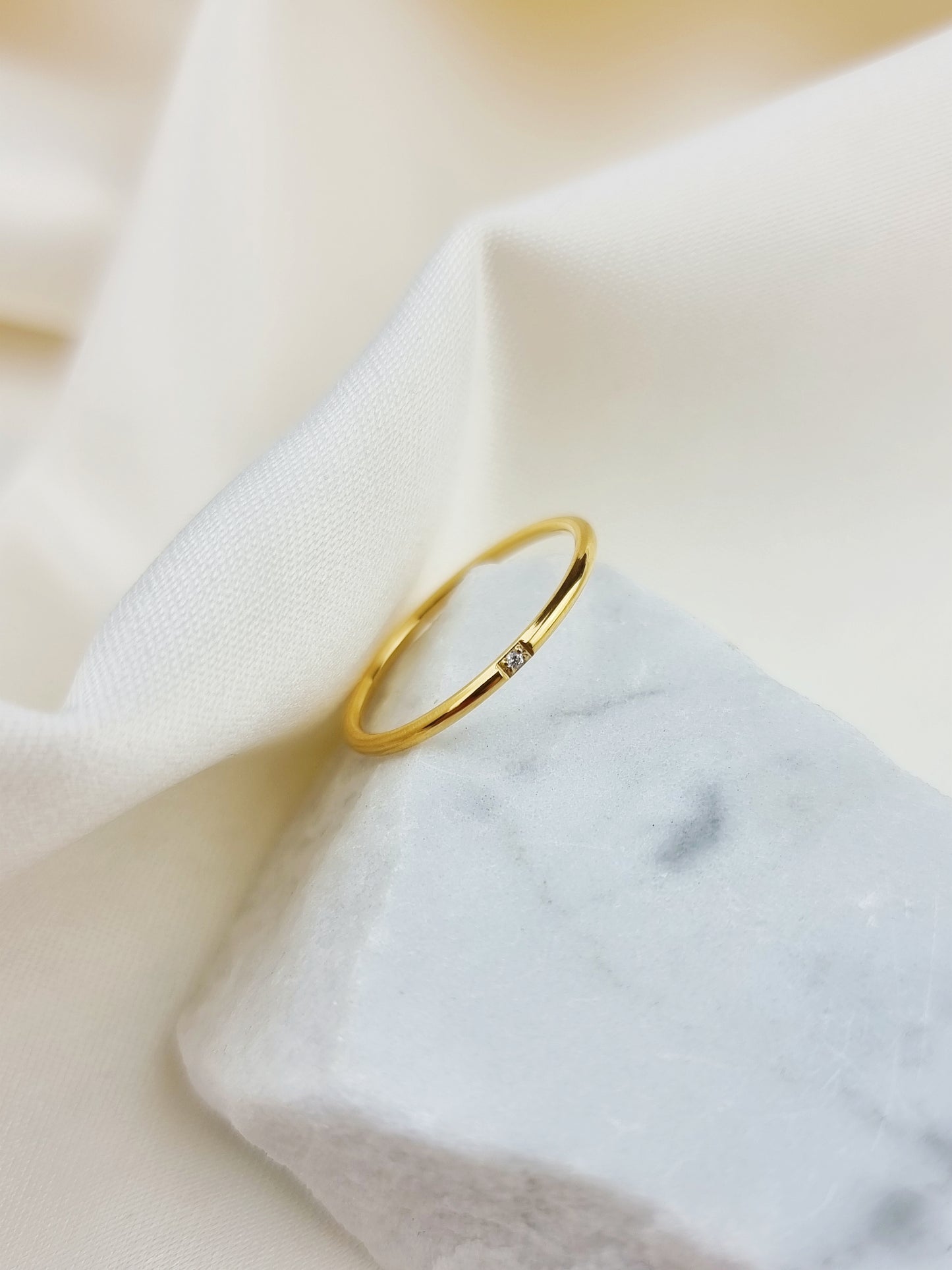 Minimal One Stone Ring