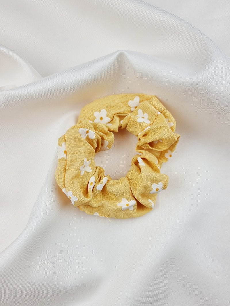 Opaque Daisy Scrunchie - Banana - Scrunchie