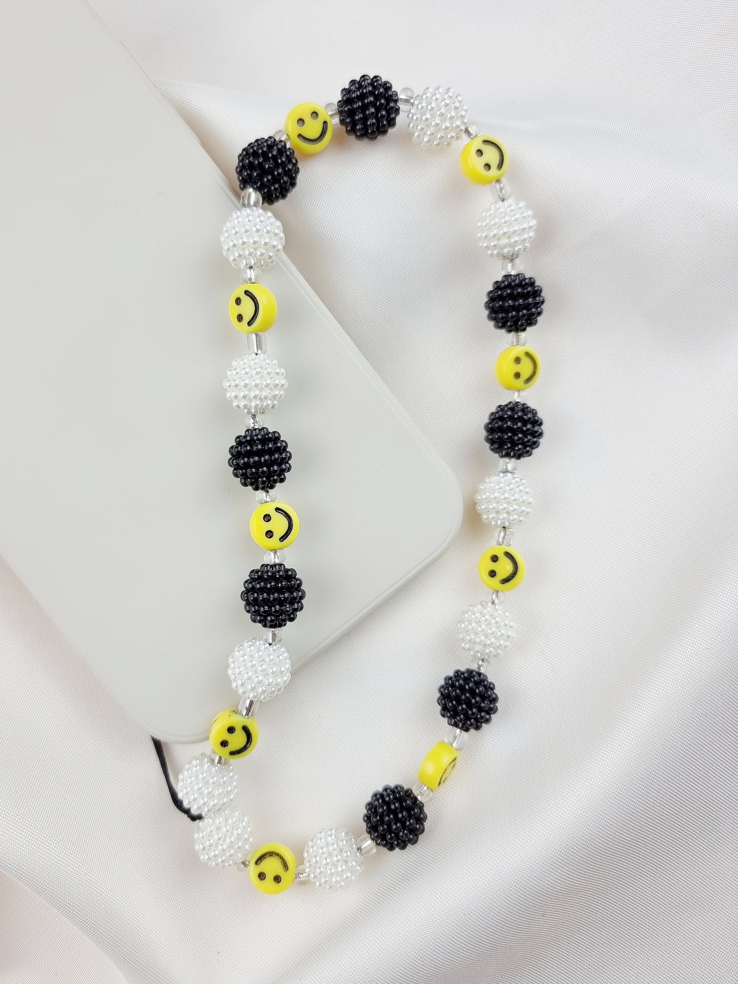Maxi Pearls Smiley Phone Chain
