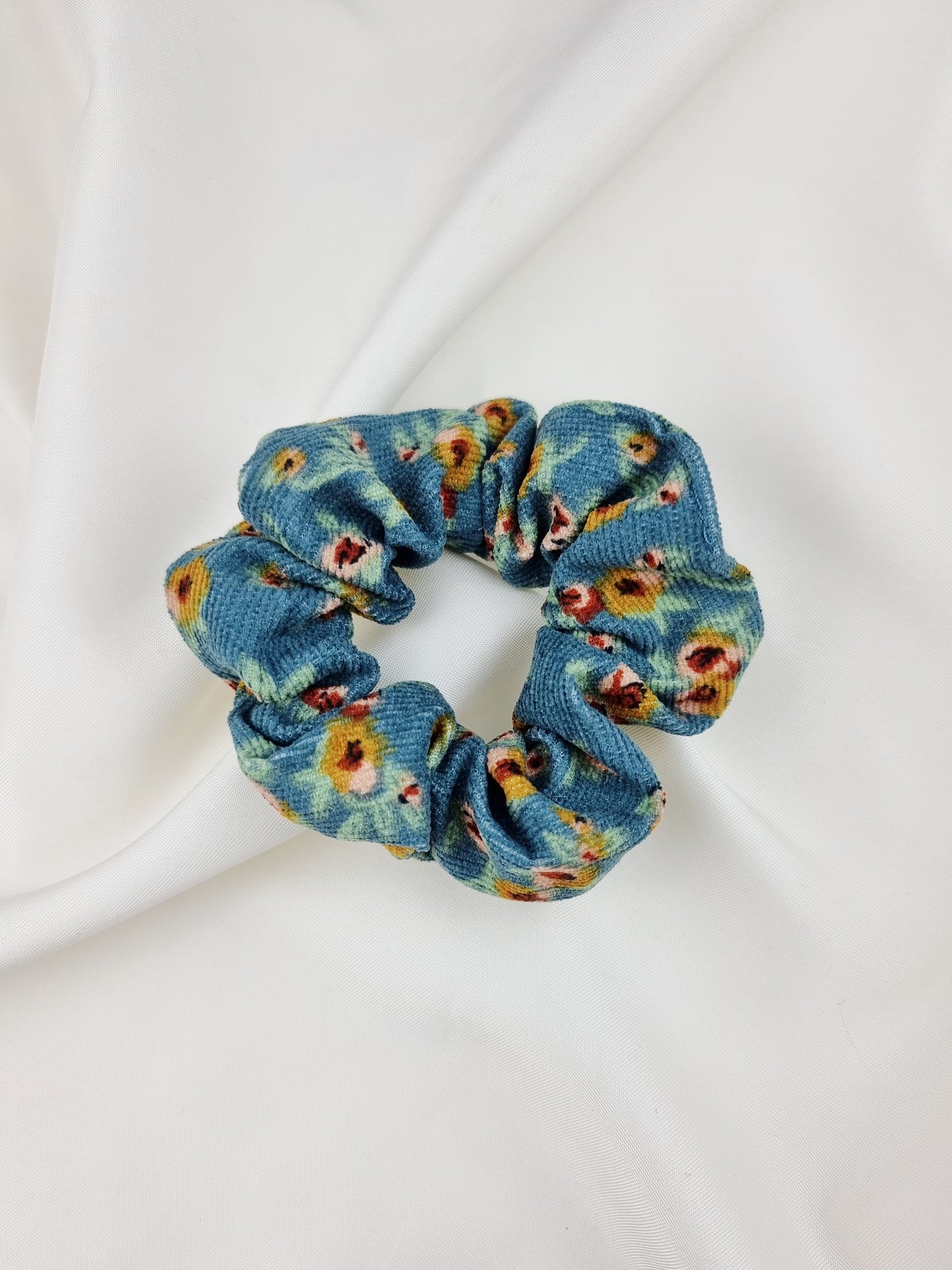 Vintage Flowery Scrunchie