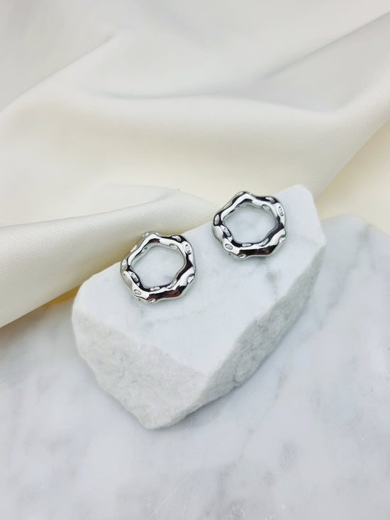 Load image into Gallery viewer, Rustic Circle Earrings
