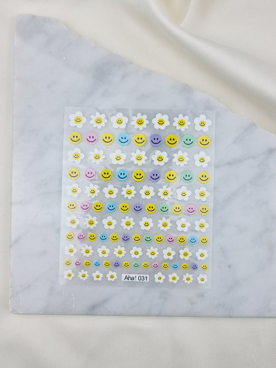Lade das Bild in den Galerie-Viewer, Nail Art Sticker Flowery Smiley
