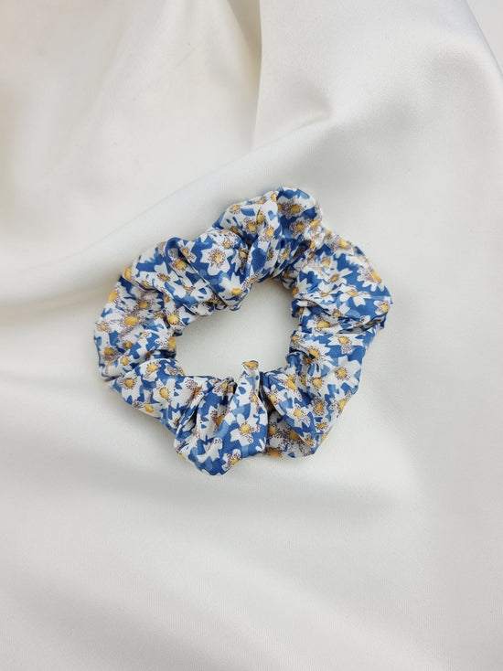 Load image into Gallery viewer, Flower Cotton Scrunchie
