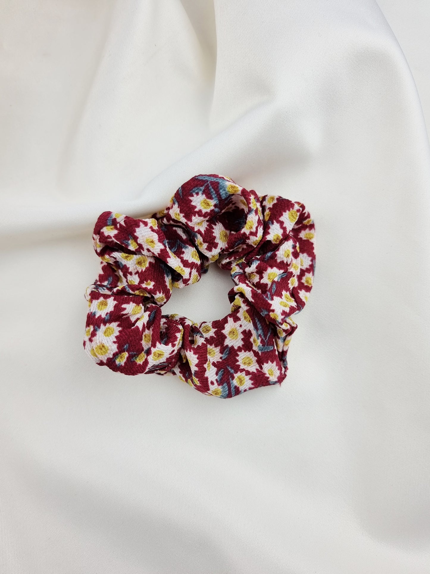 Load image into Gallery viewer, Flower Cotton Scrunchie
