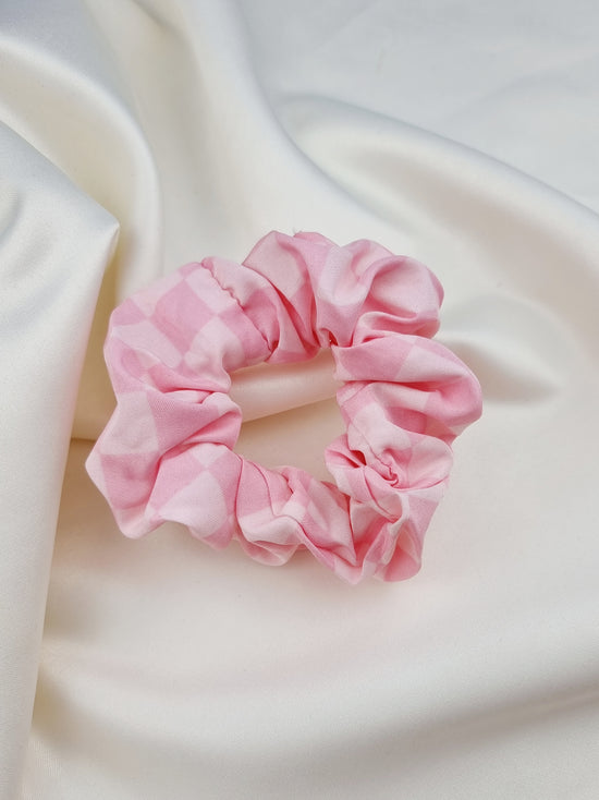 Load image into Gallery viewer, Checked Cotton Scrunchie
