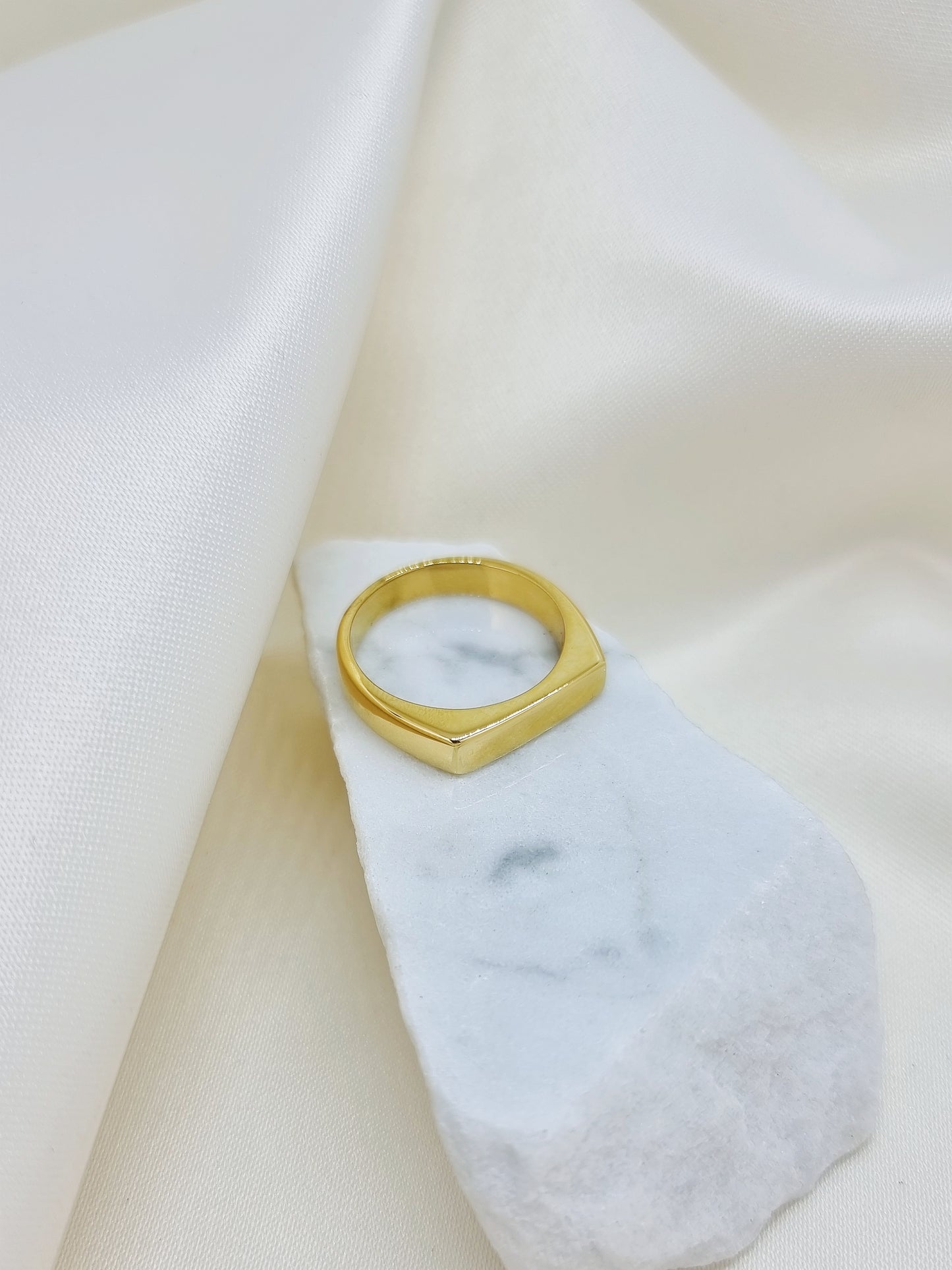 Edged Thick Line Ring