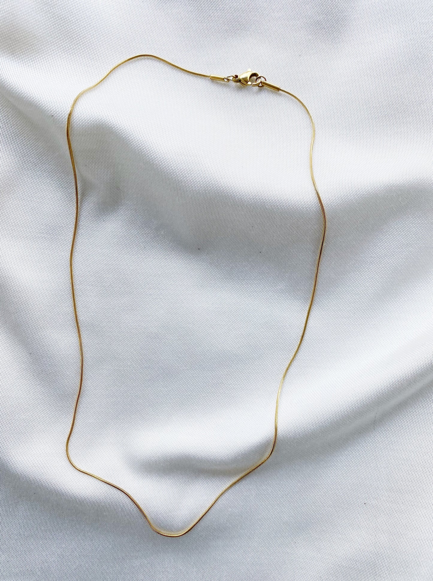 Dainty Snake Necklace Gold